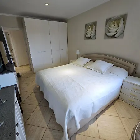 Stunning 2 Bedroom Penthouse With Sea View K213 Apartment *